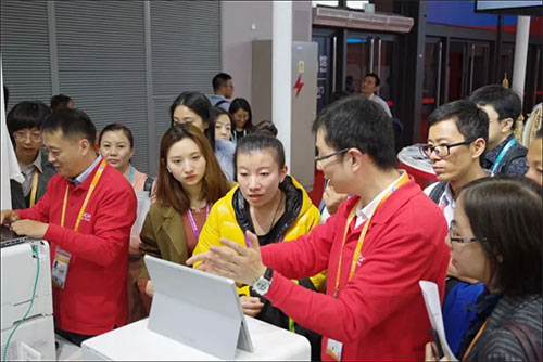 為客戶現場打印定制T恤