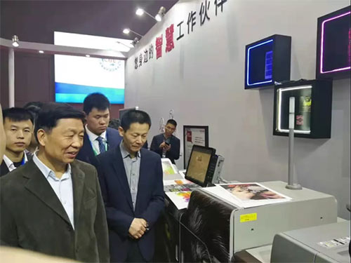 原國家副主席李源潮親臨理光展位指導工作