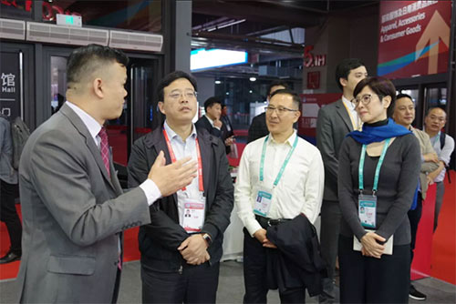 中共上海市黃浦區區委副書記、區長巢克儉蒞臨參觀